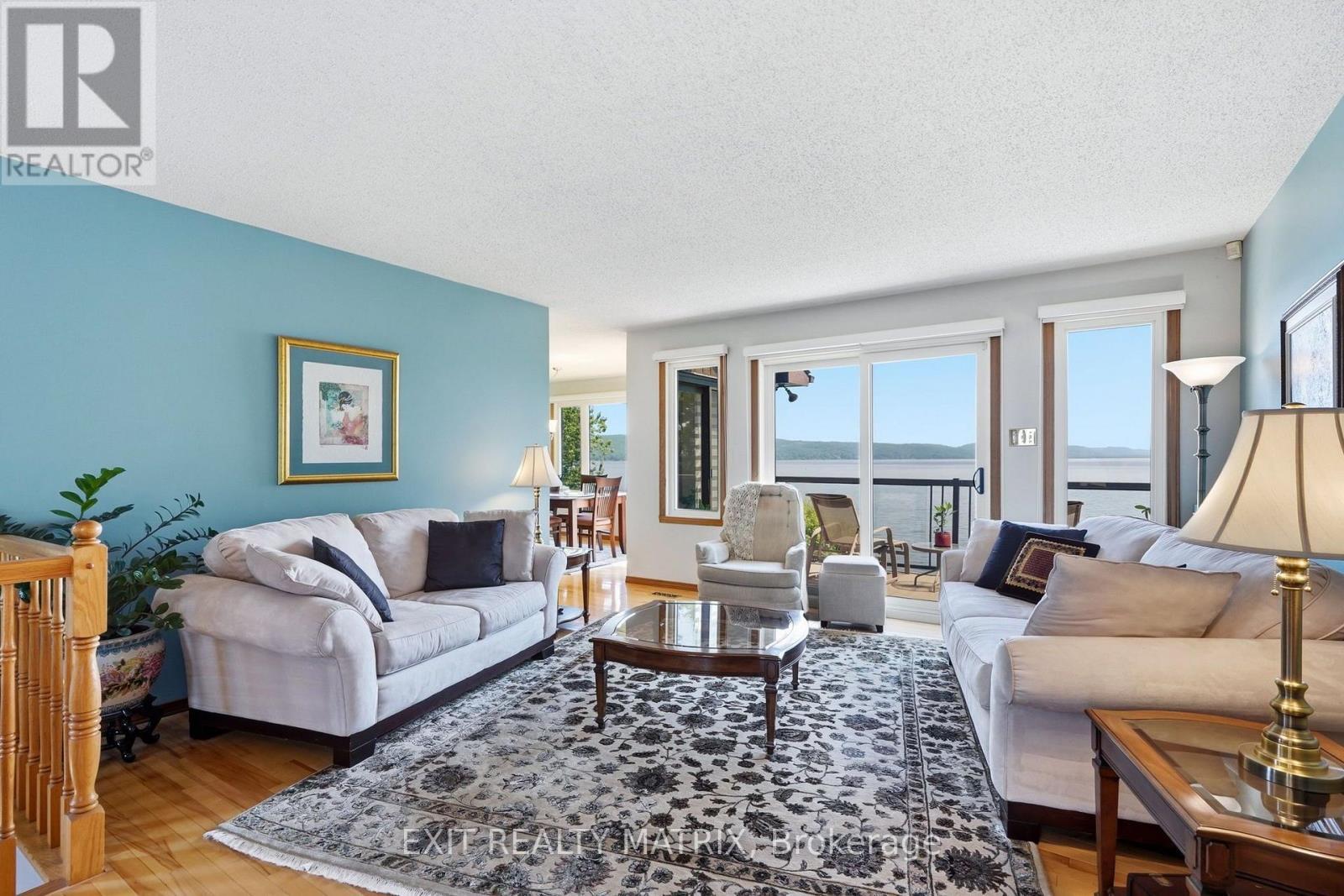 2176 Bay Road, Champlain, ON - Indoor Photo Showing Living Room