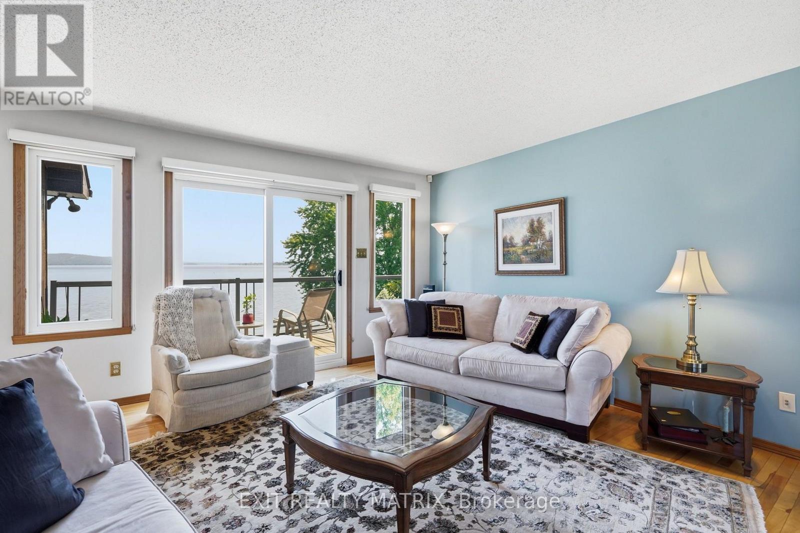 2176 Bay Road, Champlain, ON - Indoor Photo Showing Living Room