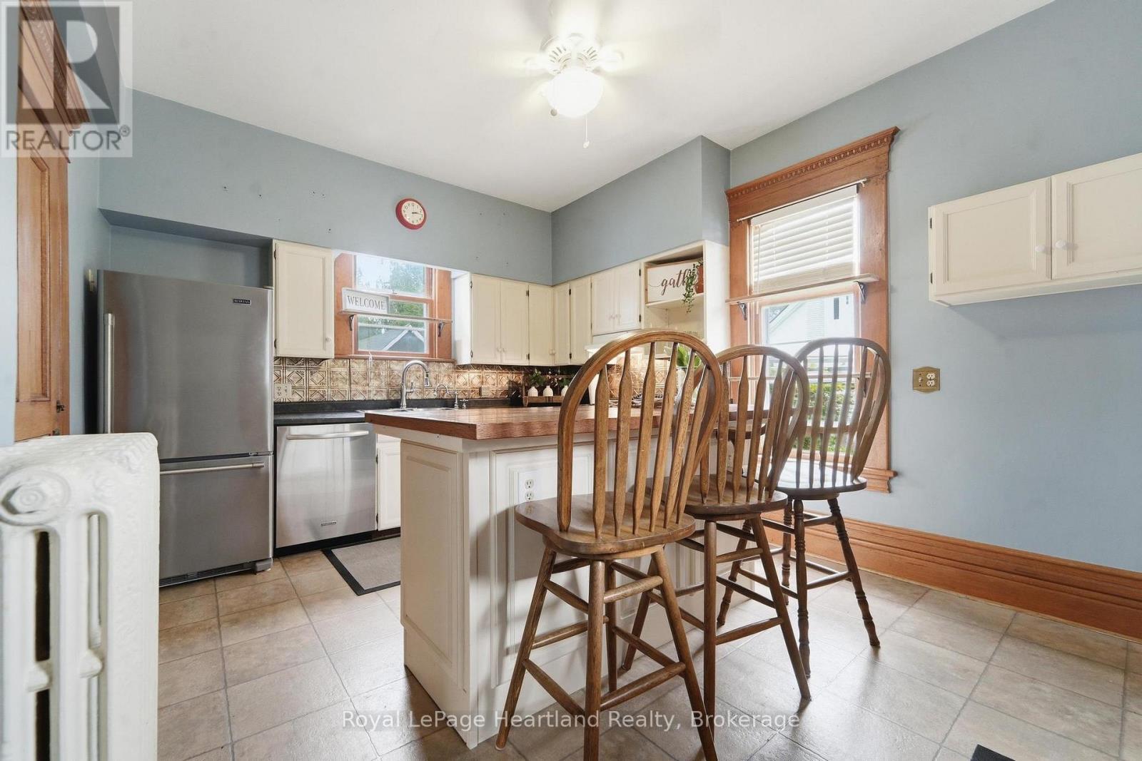 107 Wellington Street S, Goderich (Goderich (Town)), ON - Indoor Photo Showing Kitchen