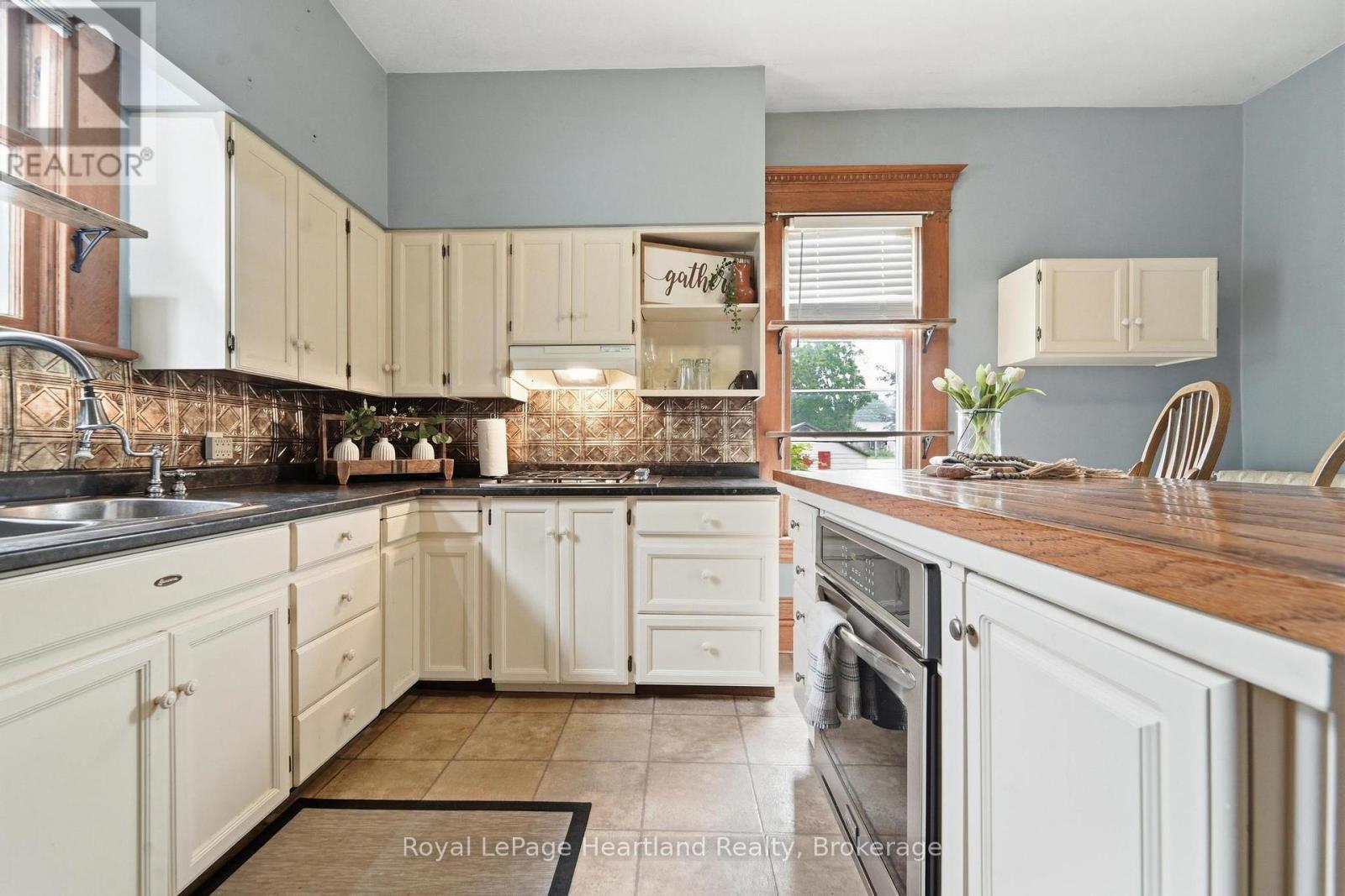 107 Wellington Street S, Goderich (Goderich (Town)), ON - Indoor Photo Showing Kitchen