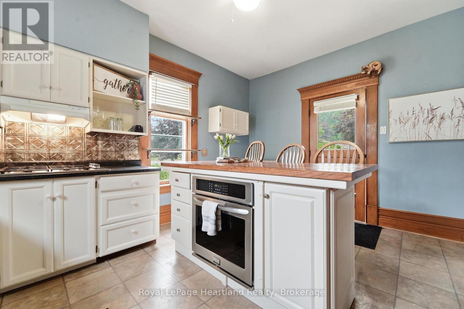 107 Wellington Street S, Goderich (Goderich (Town)), ON - Indoor Photo Showing Kitchen