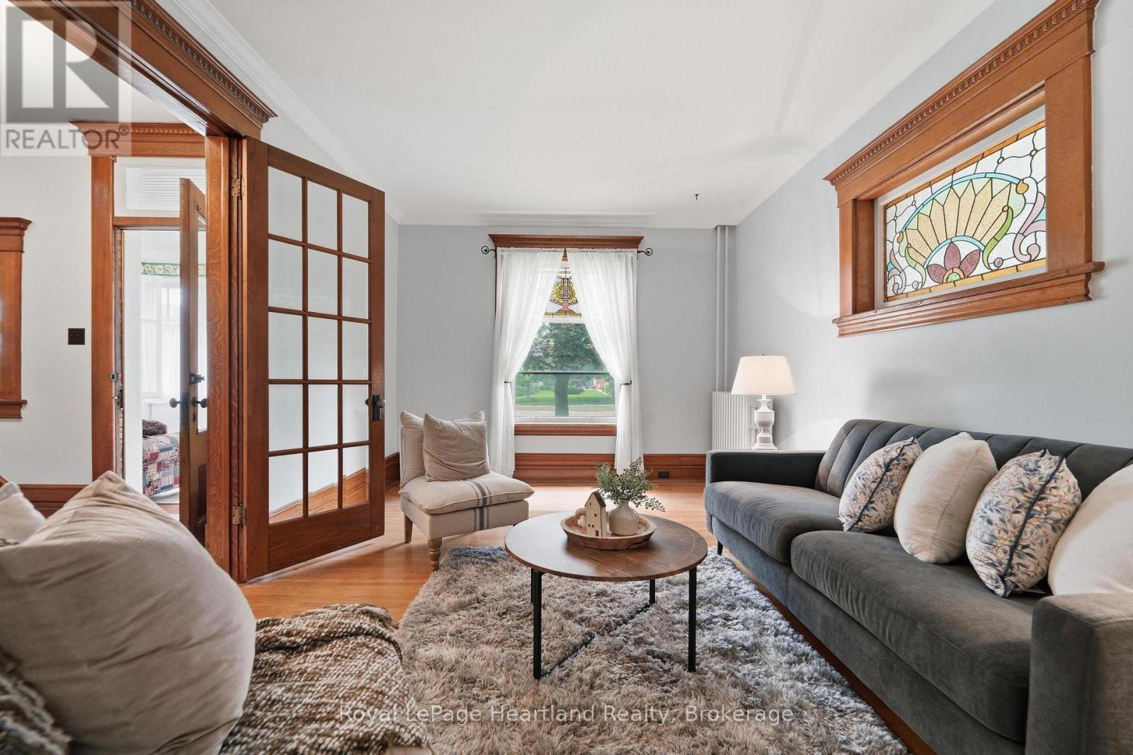 107 Wellington Street S, Goderich (Goderich (Town)), ON - Indoor Photo Showing Living Room