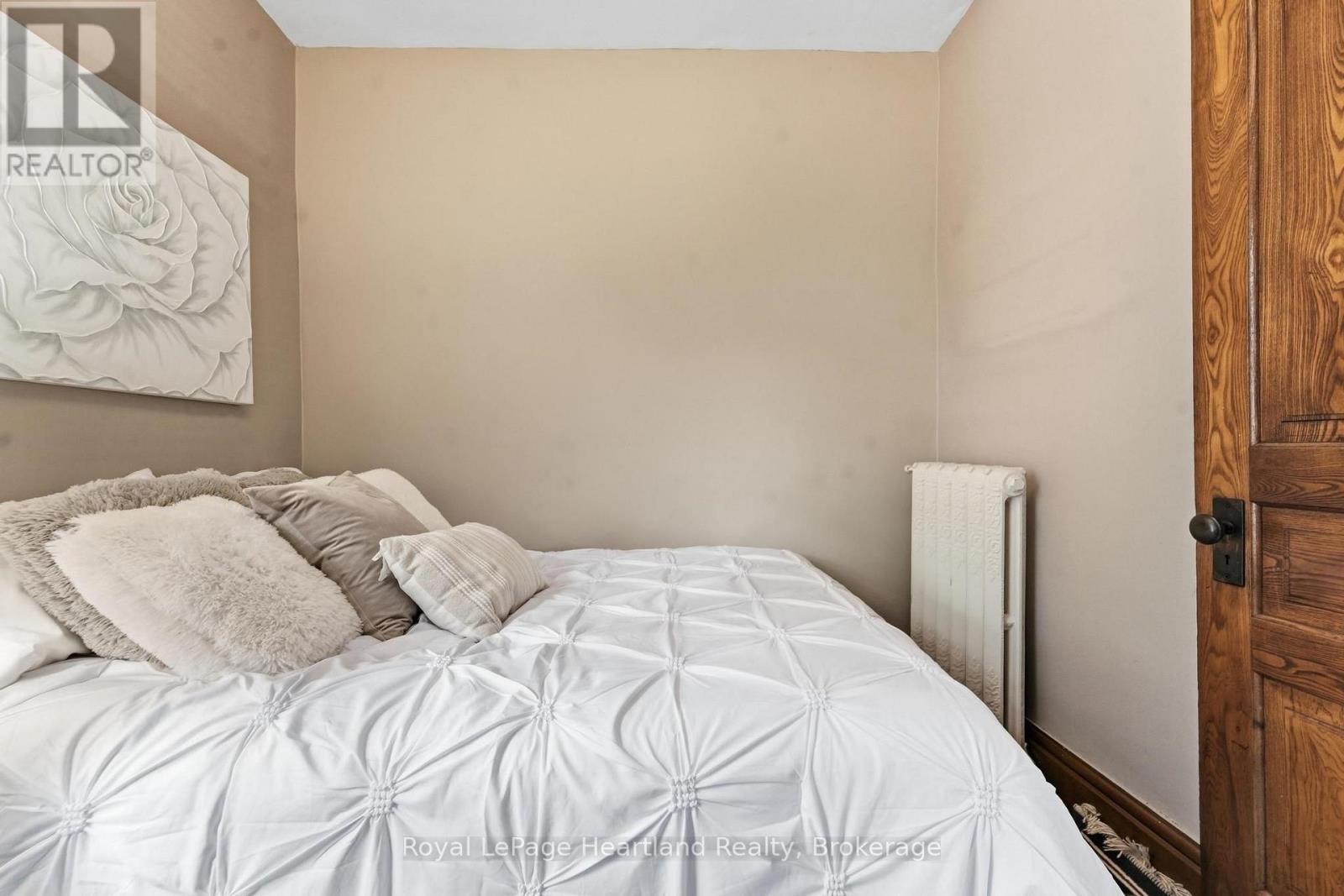 107 Wellington Street S, Goderich (Goderich (Town)), ON - Indoor Photo Showing Bedroom