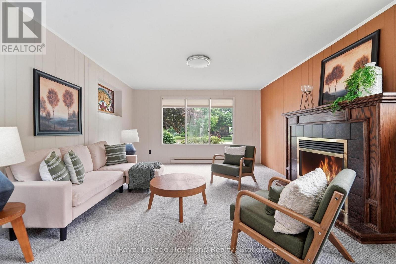 107 Wellington Street S, Goderich (Goderich (Town)), ON - Indoor Photo Showing Living Room With Fireplace