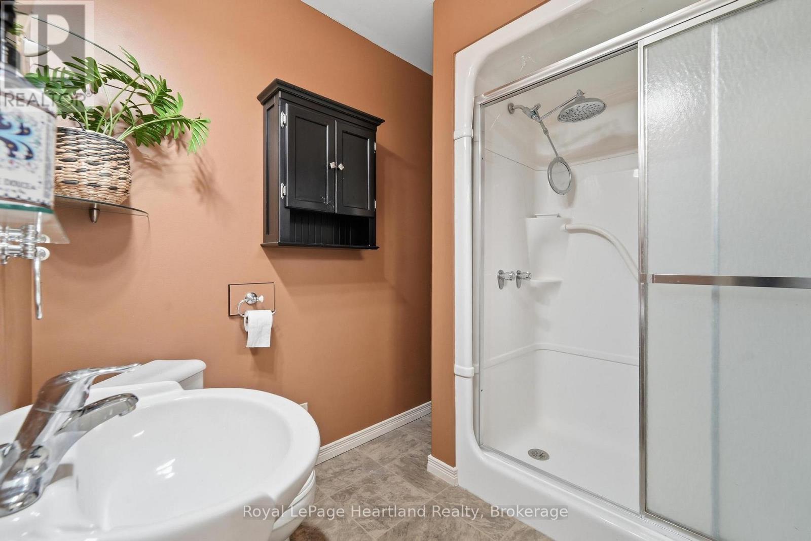 107 Wellington Street S, Goderich (Goderich (Town)), ON - Indoor Photo Showing Bathroom