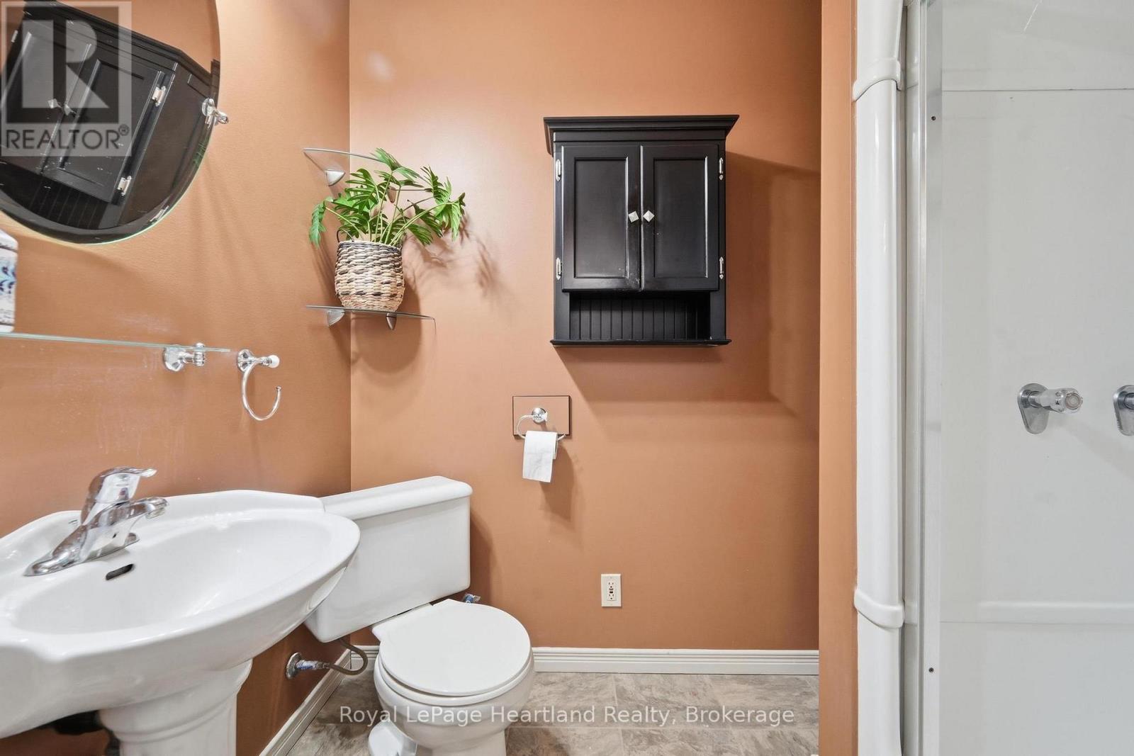 107 Wellington Street S, Goderich (Goderich (Town)), ON - Indoor Photo Showing Bathroom