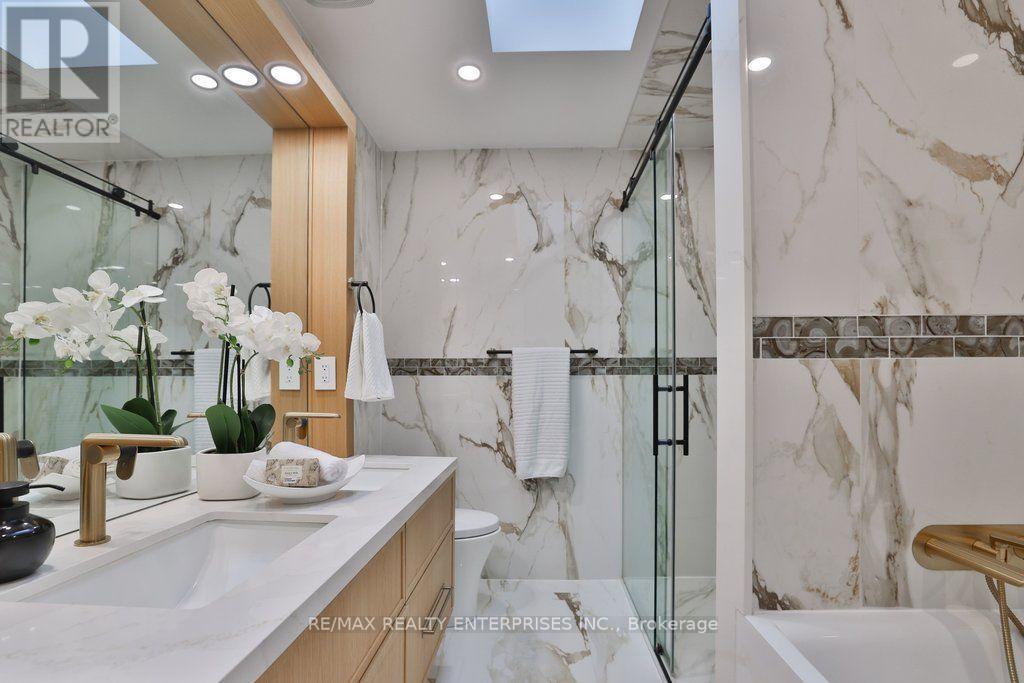 47 Thirteenth Street, Toronto, ON - Indoor Photo Showing Bathroom