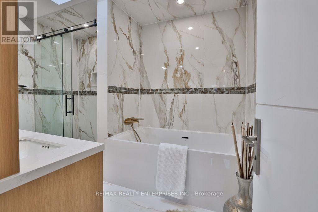 47 Thirteenth Street, Toronto, ON - Indoor Photo Showing Bathroom