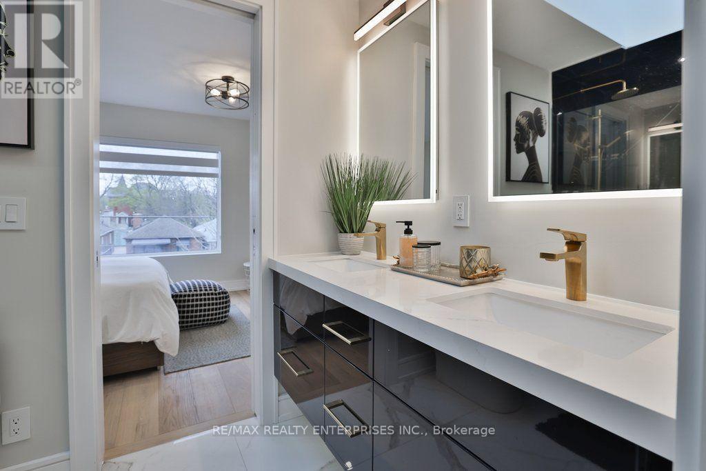 47 Thirteenth Street, Toronto, ON - Indoor Photo Showing Bathroom