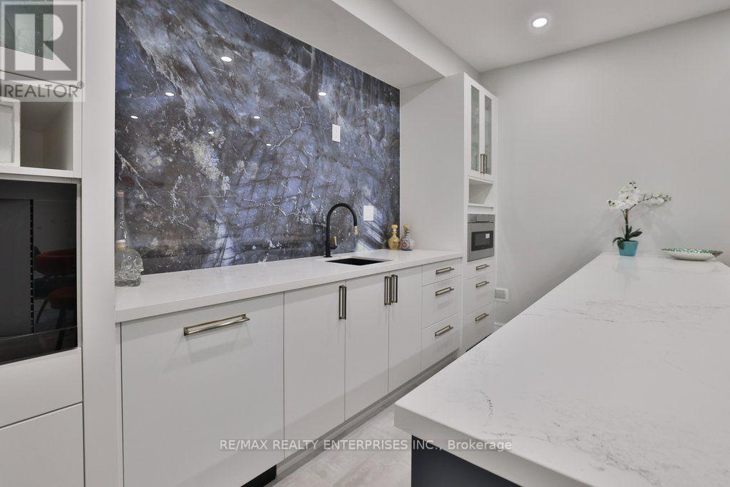 47 Thirteenth Street, Toronto, ON - Indoor