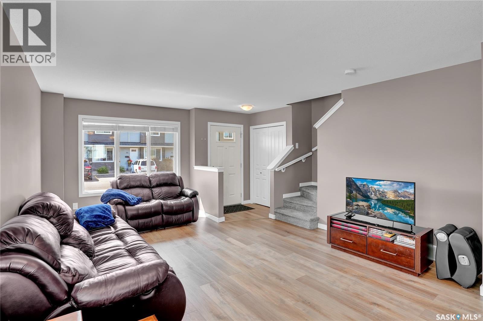 68 4850 Harbour Landing Drive, Regina, SK - Indoor Photo Showing Living Room