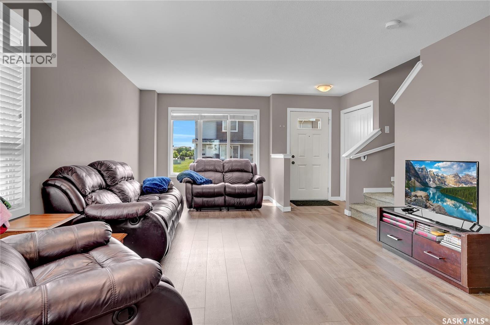 68 4850 Harbour Landing Drive, Regina, SK - Indoor Photo Showing Living Room