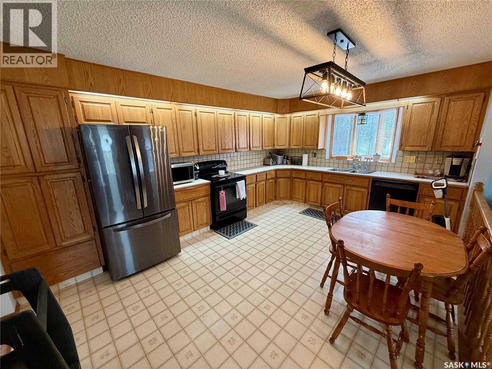 2746 Poplar Place E, Regina, SK - Indoor