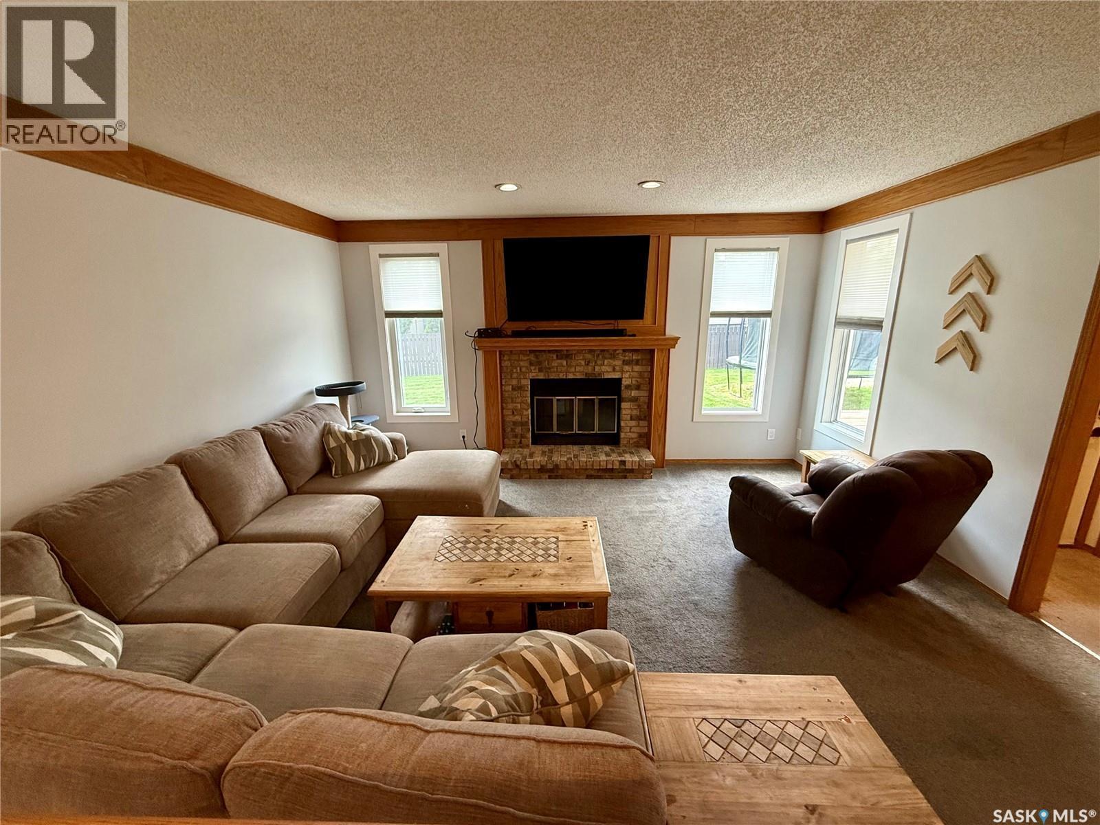 2746 Poplar Place E, Regina, SK - Indoor Photo Showing Living Room With Fireplace