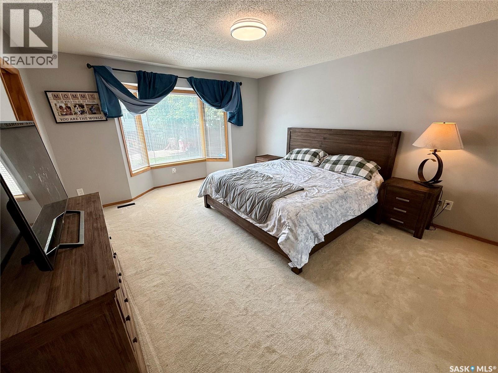 2746 Poplar Place E, Regina, SK - Indoor Photo Showing Bedroom