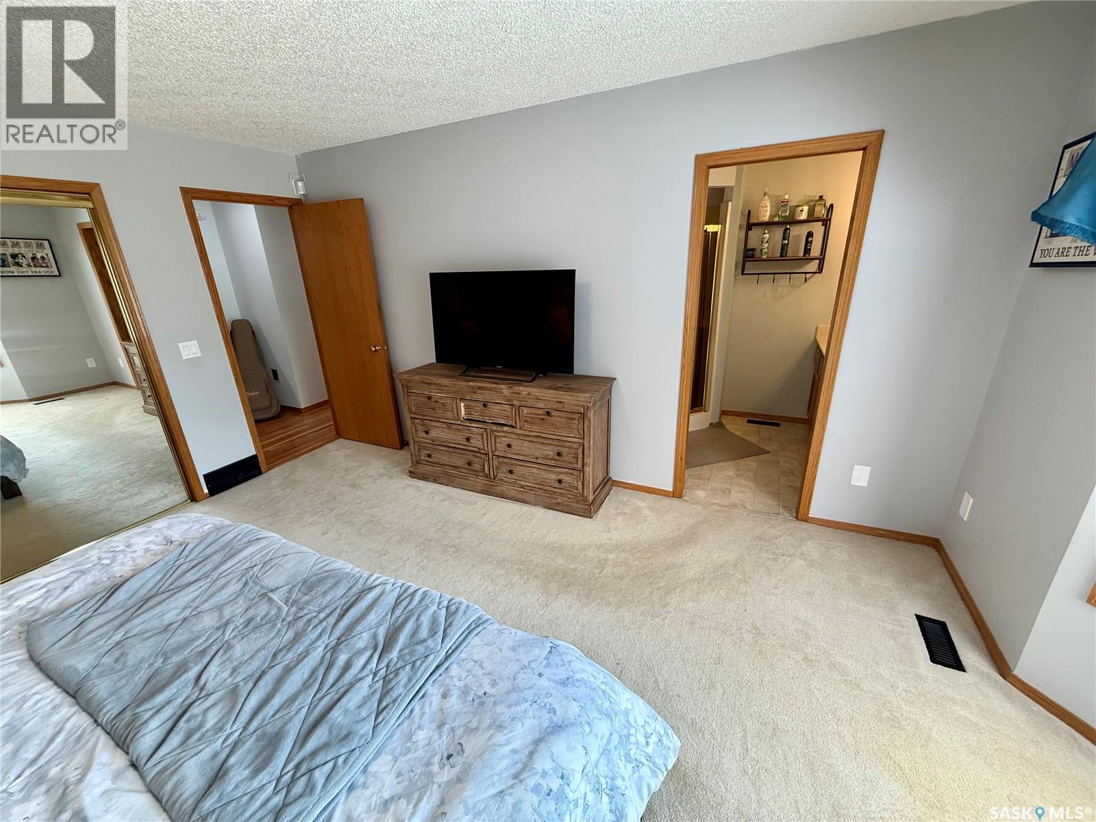 2746 Poplar Place E, Regina, SK - Indoor Photo Showing Bedroom