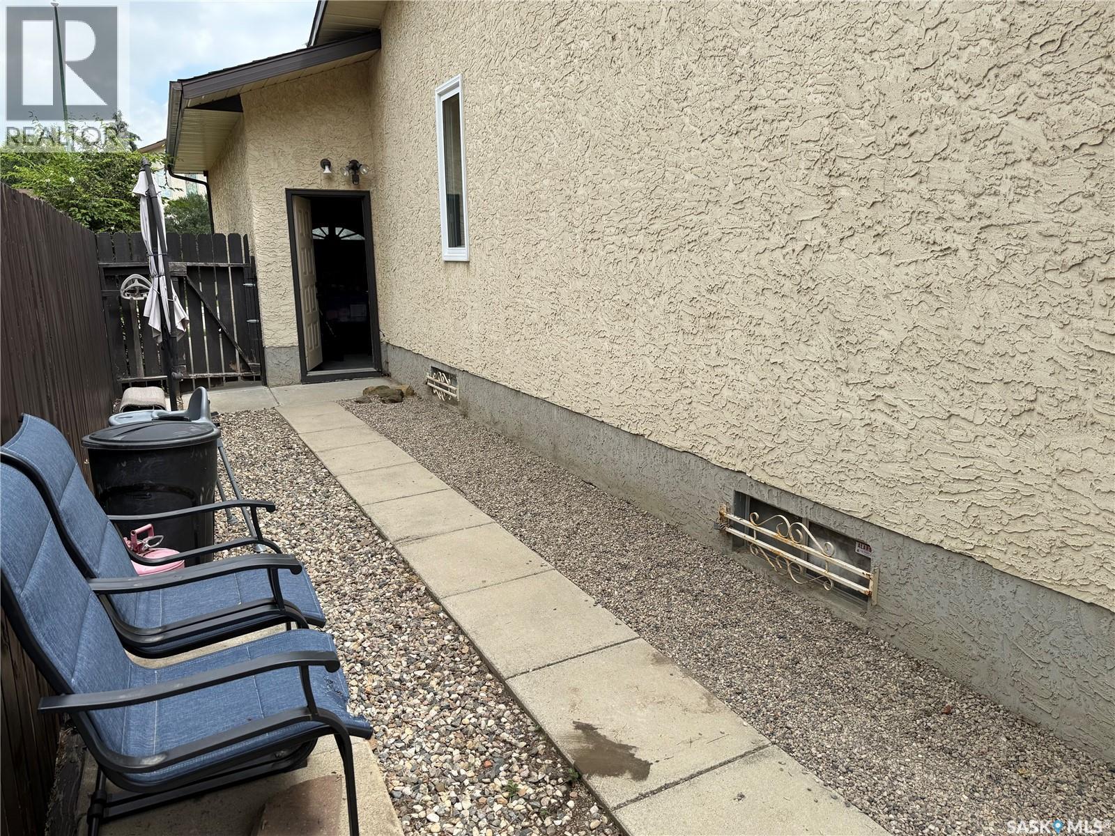 2746 Poplar Place E, Regina, SK - Outdoor