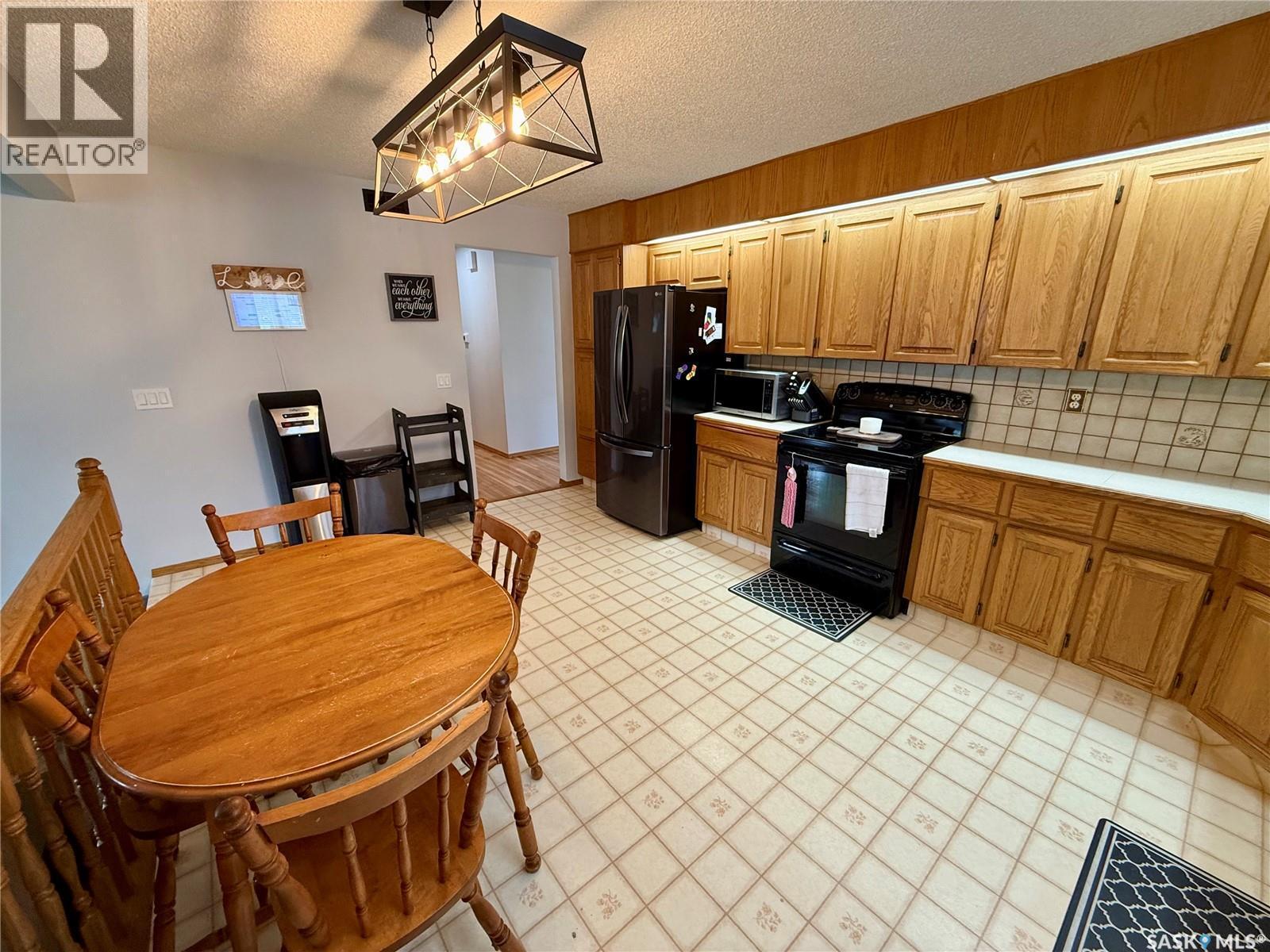 2746 Poplar Place E, Regina, SK - Indoor