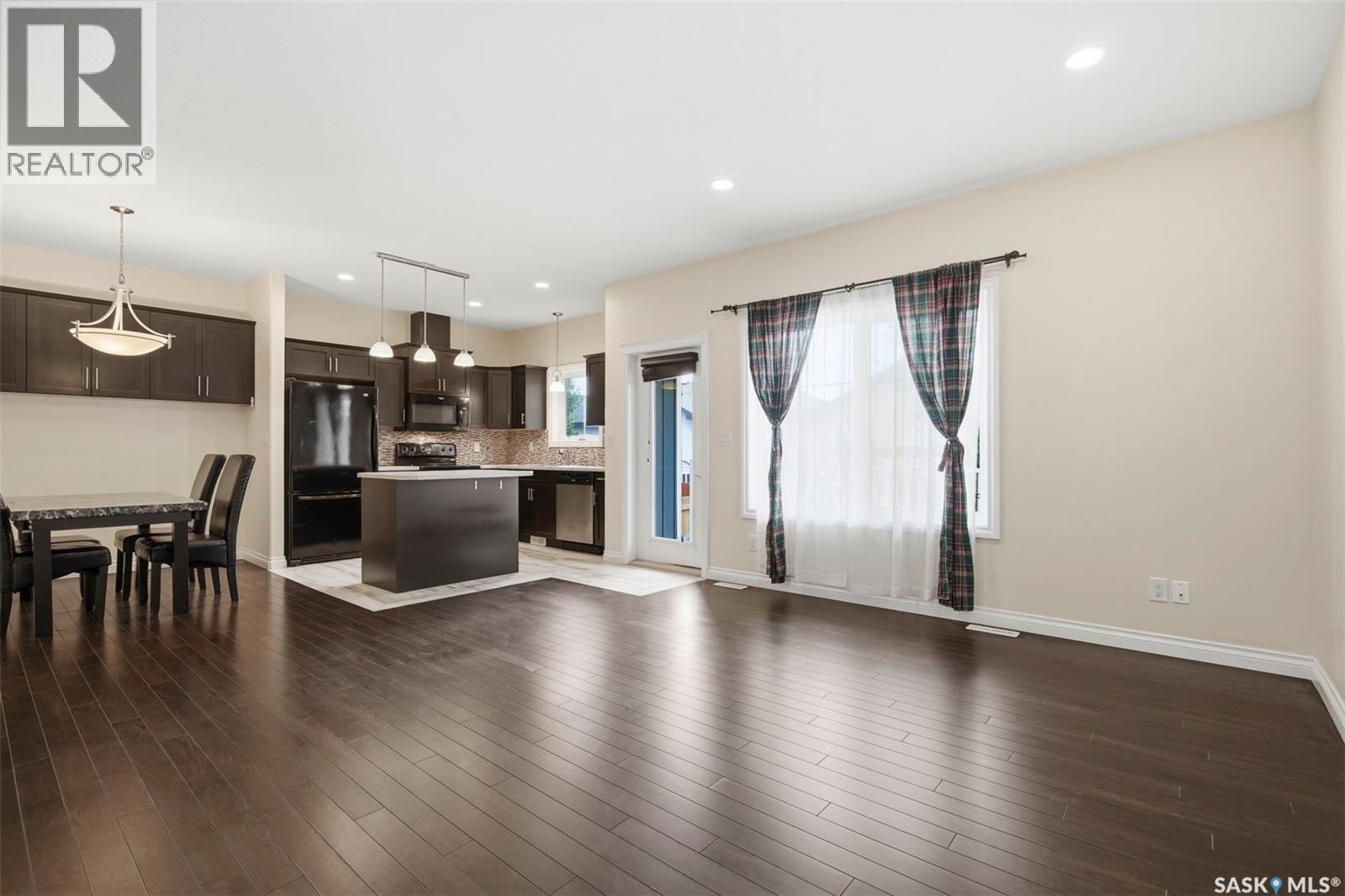 305 315 Zary Road, Saskatoon, SK - Indoor