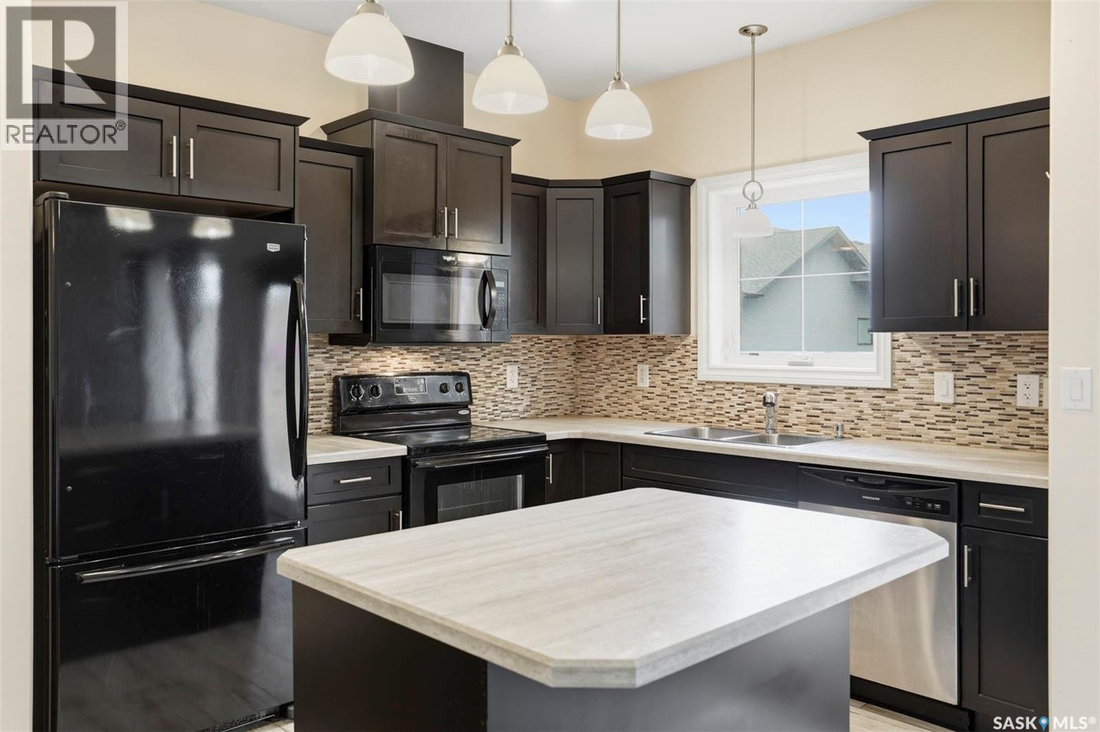 305 315 Zary Road, Saskatoon, SK - Indoor Photo Showing Kitchen With Double Sink With Upgraded Kitchen