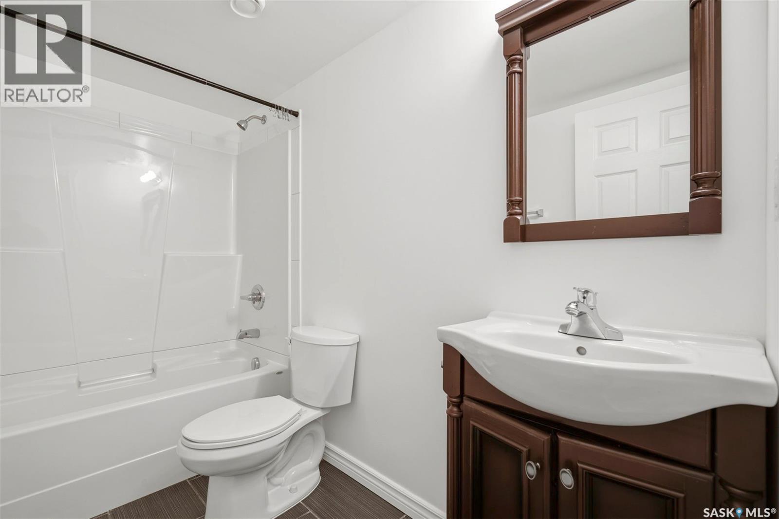305 315 Zary Road, Saskatoon, SK - Indoor Photo Showing Bathroom