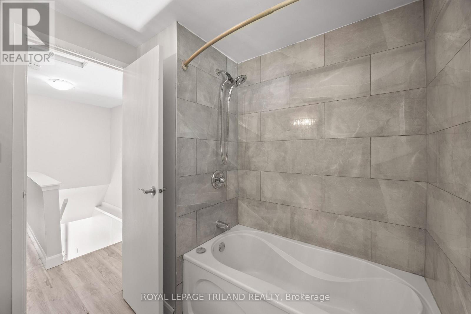 1767-1769 Aldersbrook Road, London North (North F), ON - Indoor Photo Showing Bathroom
