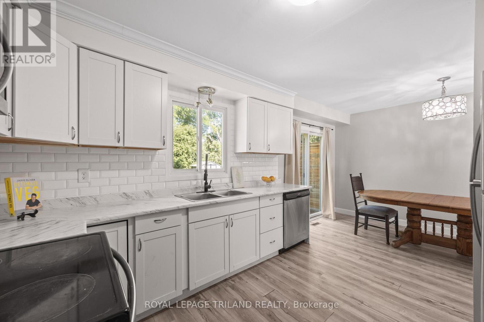 1767-1769 Aldersbrook Road, London North (North F), ON - Indoor Photo Showing Kitchen