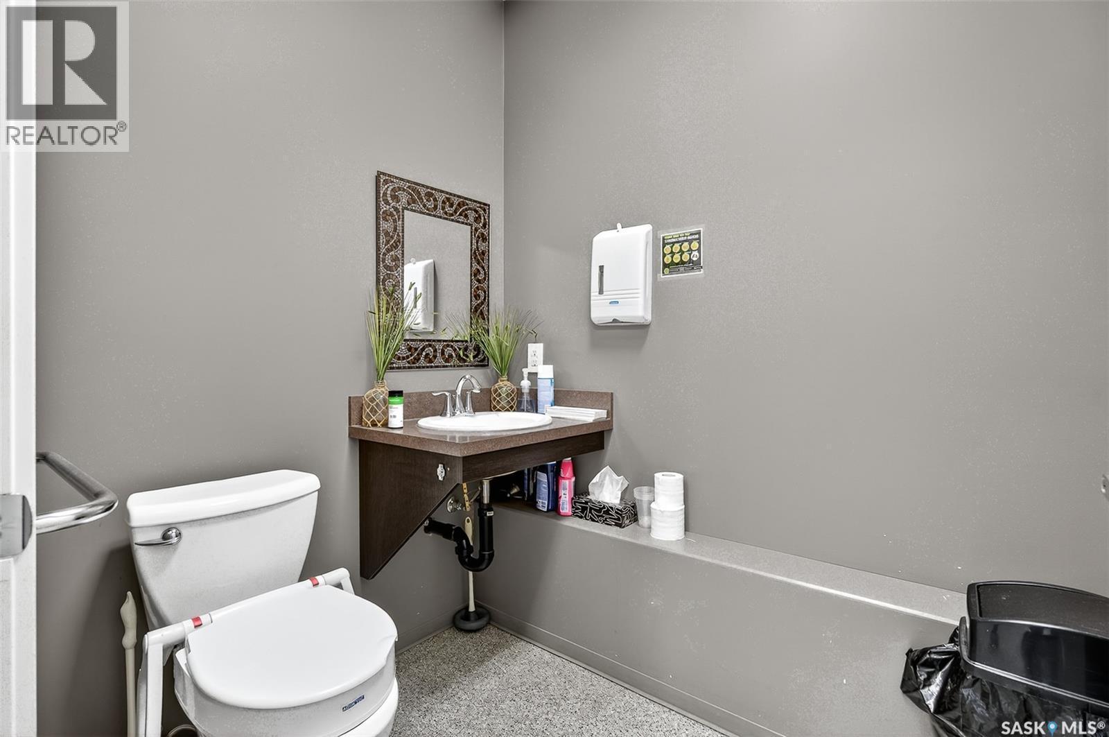 526 Main Street N, Moose Jaw, SK