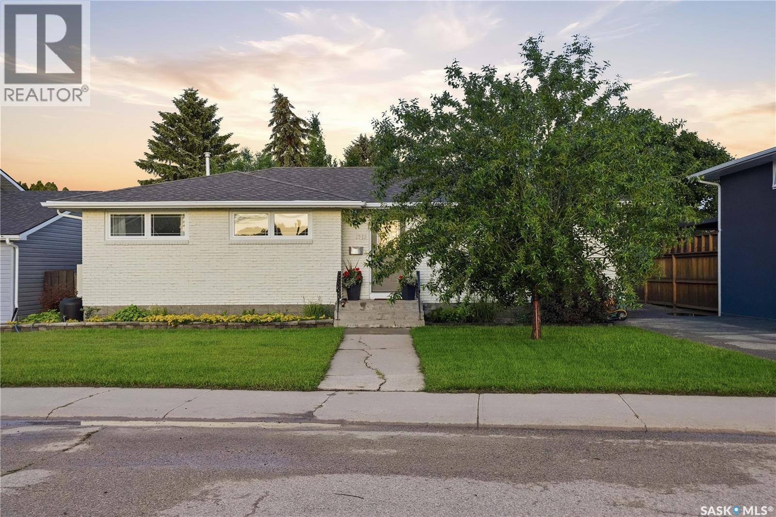 1313 Prince Crescent, Moose Jaw, SK - Outdoor