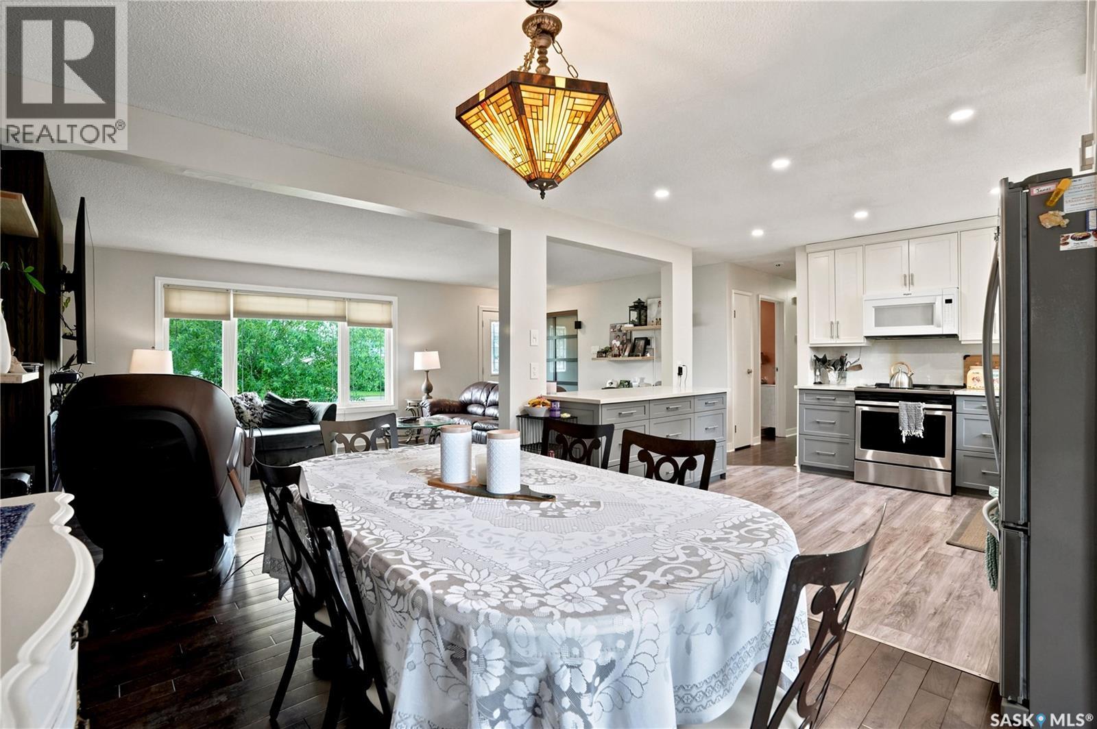 1313 Prince Crescent, Moose Jaw, SK - Indoor Photo Showing Dining Room