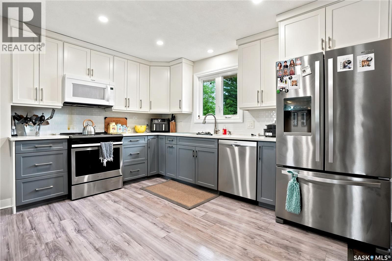 1313 Prince Crescent, Moose Jaw, SK - Indoor Photo Showing Kitchen With Upgraded Kitchen