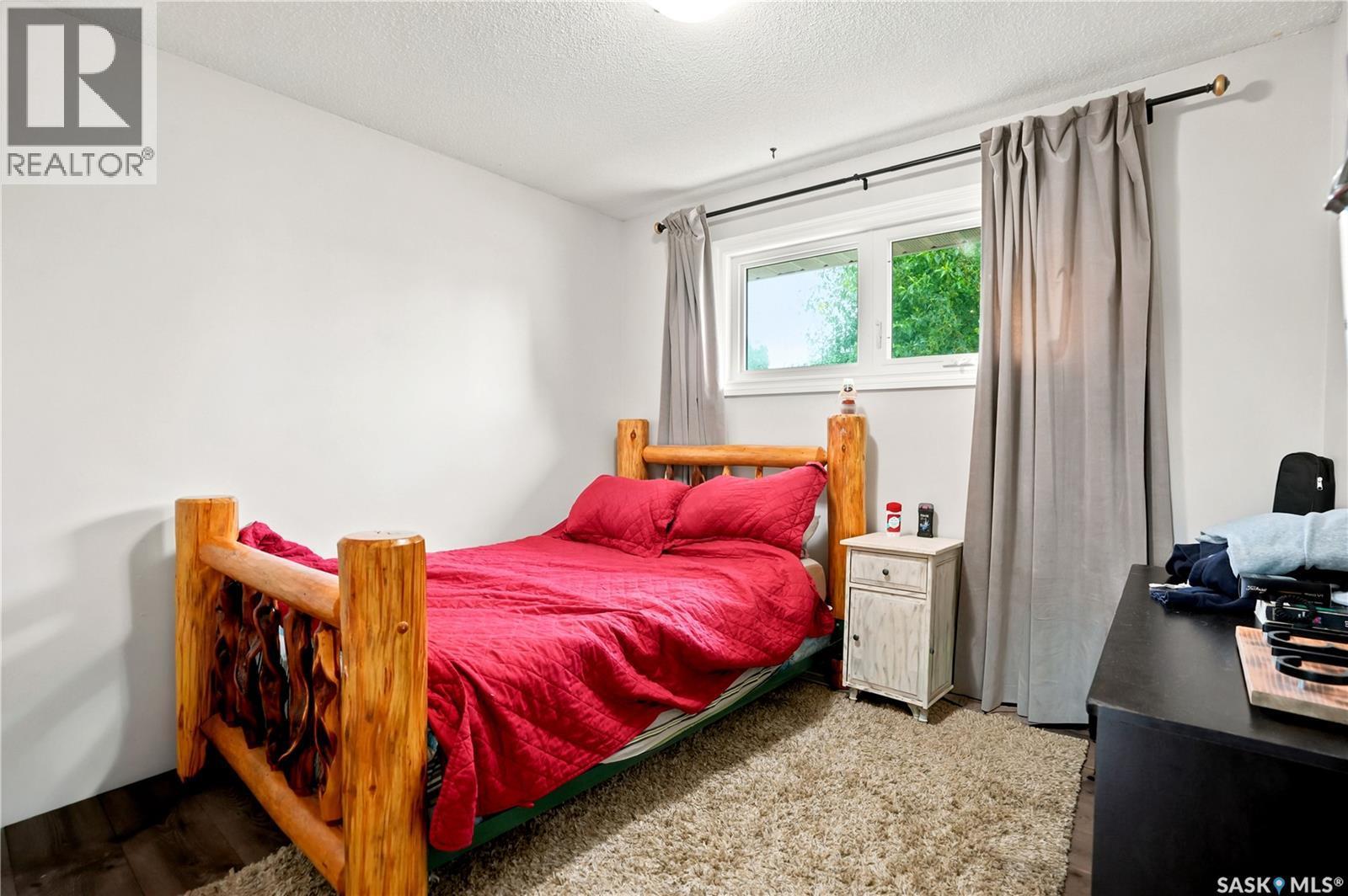 1313 Prince Crescent, Moose Jaw, SK - Indoor Photo Showing Bedroom