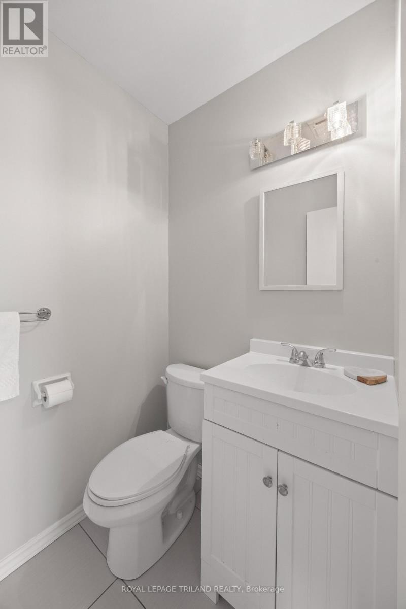 1769 Aldersbrook Road, London North (North F), ON - Indoor Photo Showing Bathroom