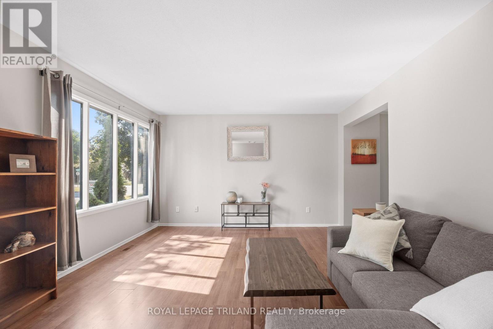1769 Aldersbrook Road, London North (North F), ON - Indoor Photo Showing Living Room