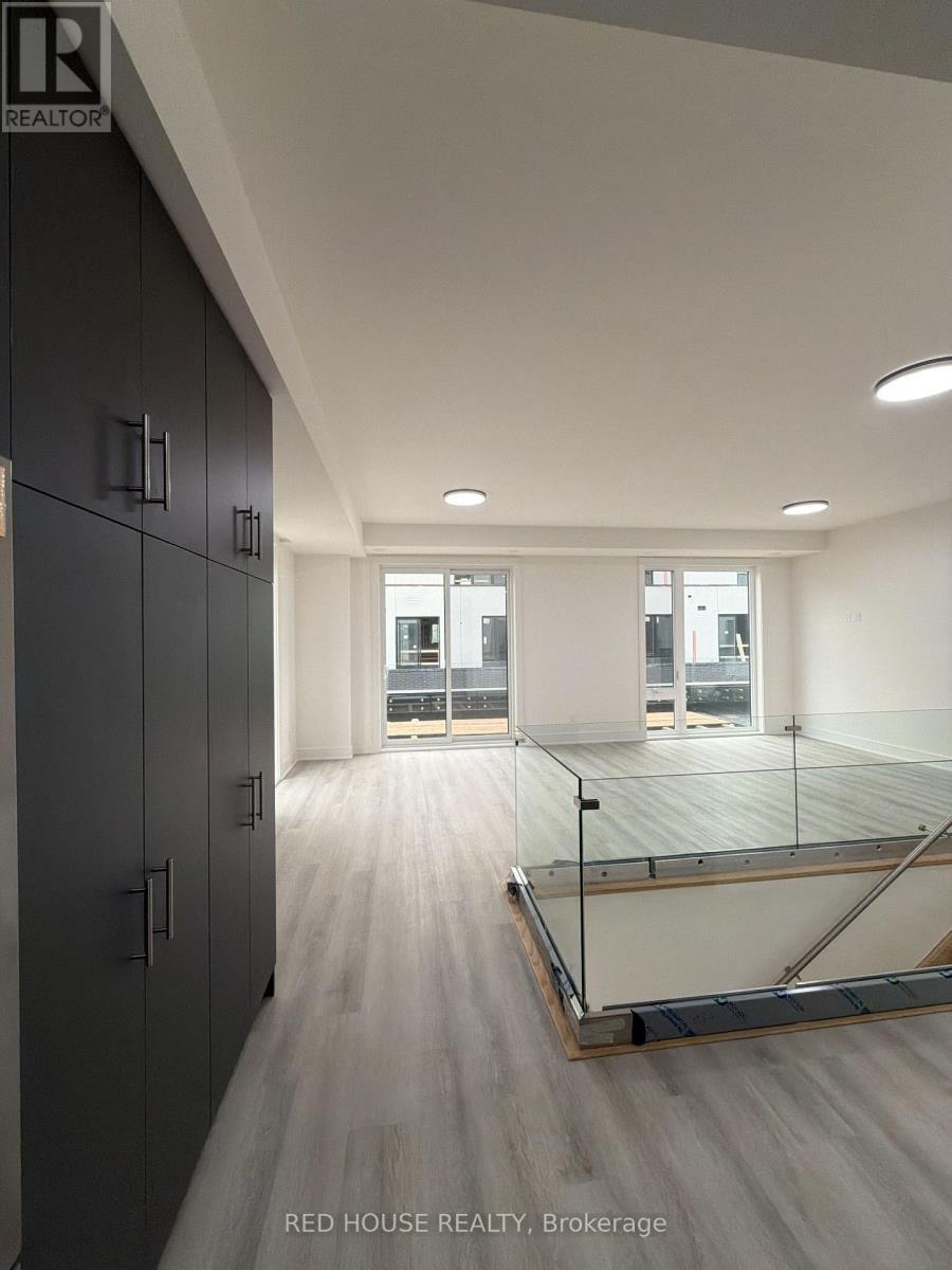 131 Everett Common, St. Catharines, ON - Indoor Photo Showing Other Room
