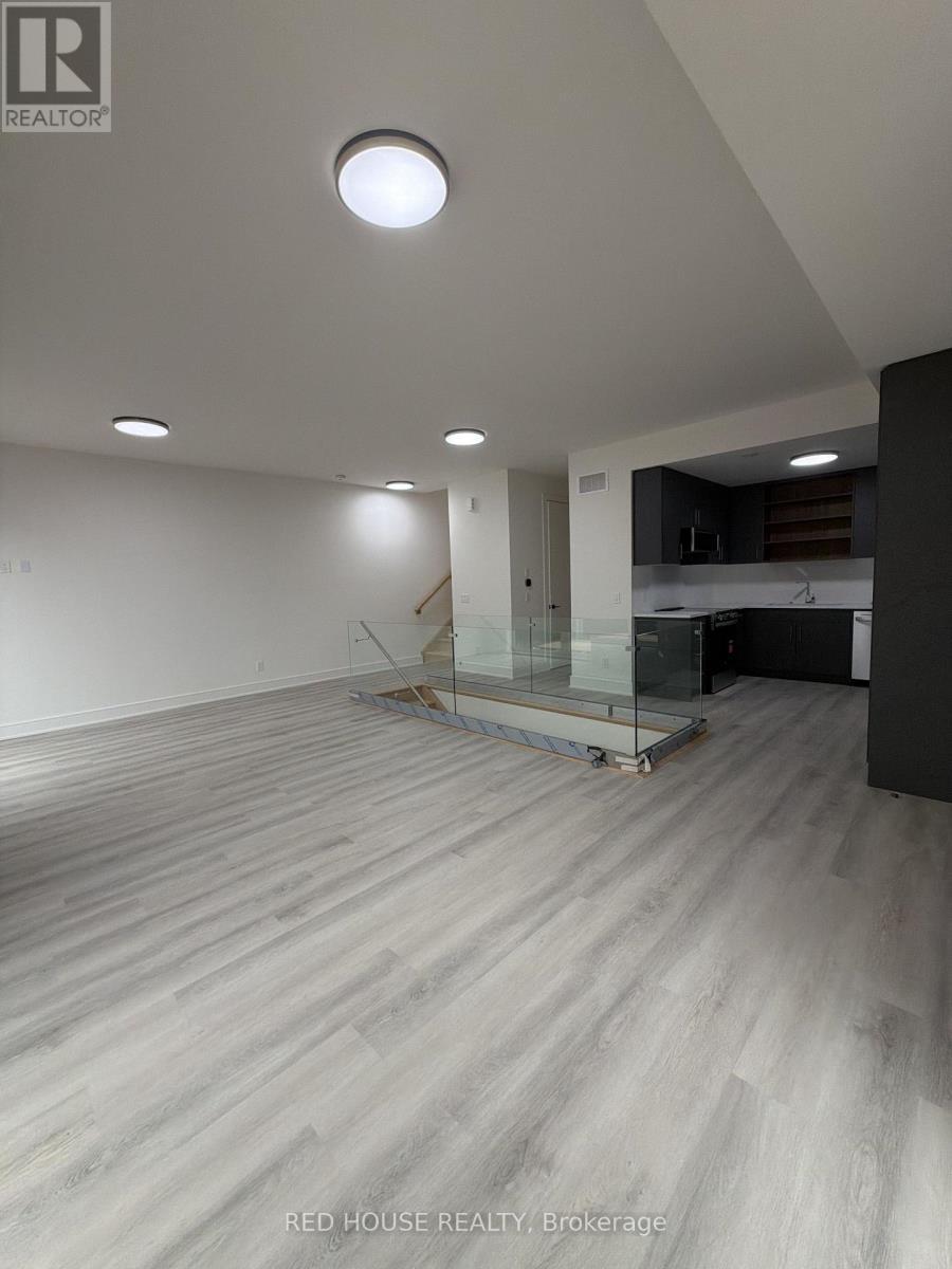 131 Everett Common, St. Catharines, ON - Indoor Photo Showing Other Room