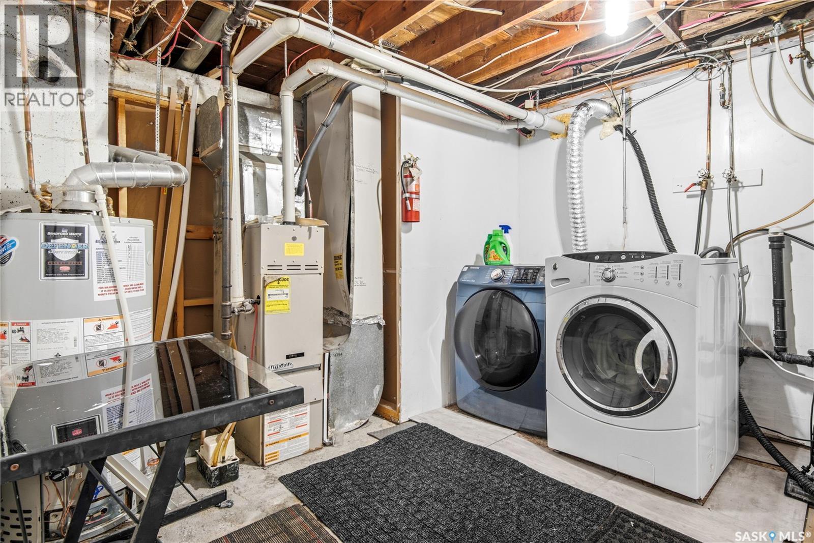 700 Argyle Street, Regina, SK - Indoor Photo Showing Laundry Room