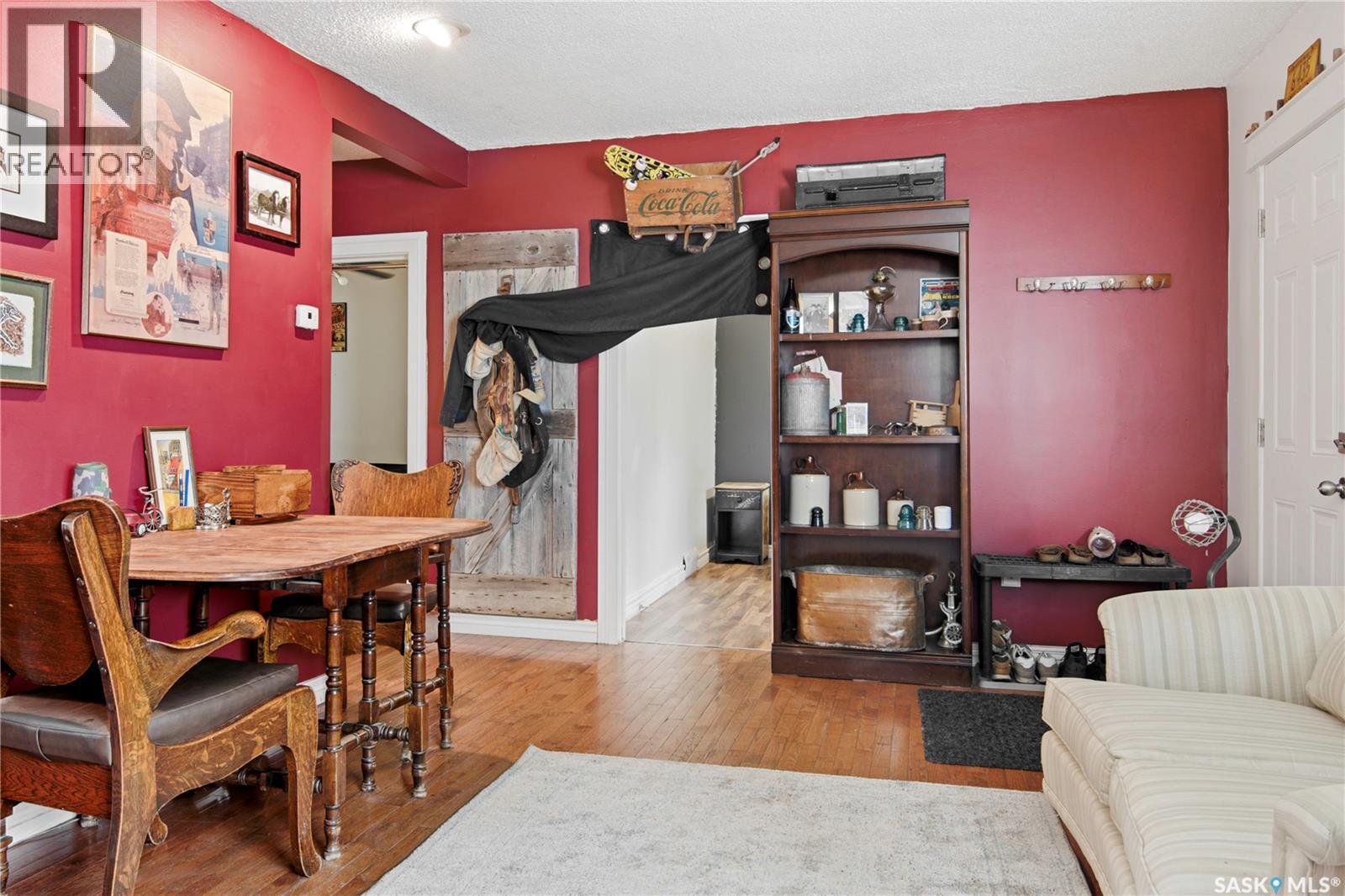 700 Argyle Street, Regina, SK - Indoor