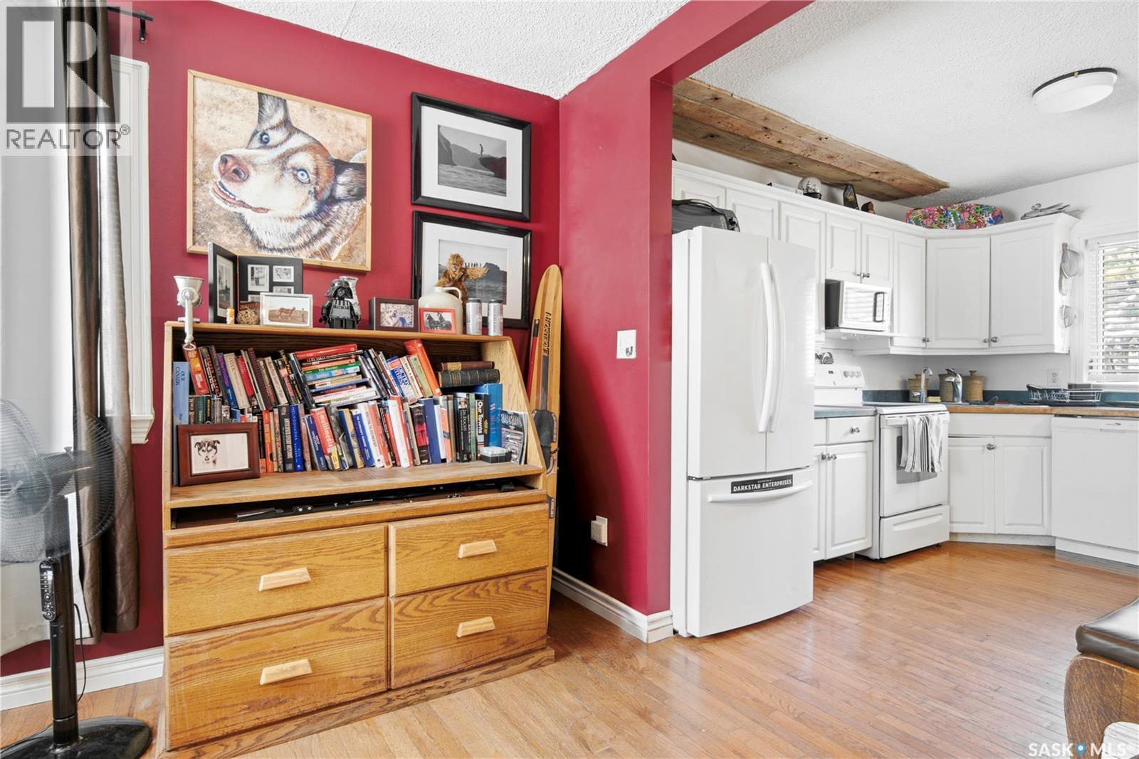 700 Argyle Street, Regina, SK - Indoor Photo Showing Kitchen