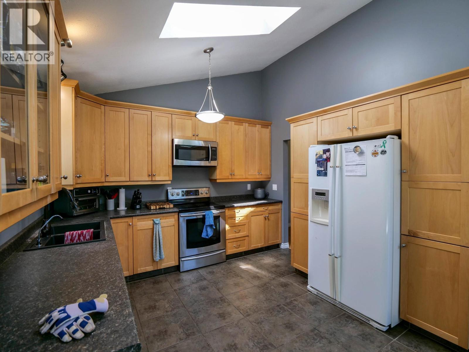 3482 Kirkham Road, Quesnel, BC - Indoor Photo Showing Kitchen