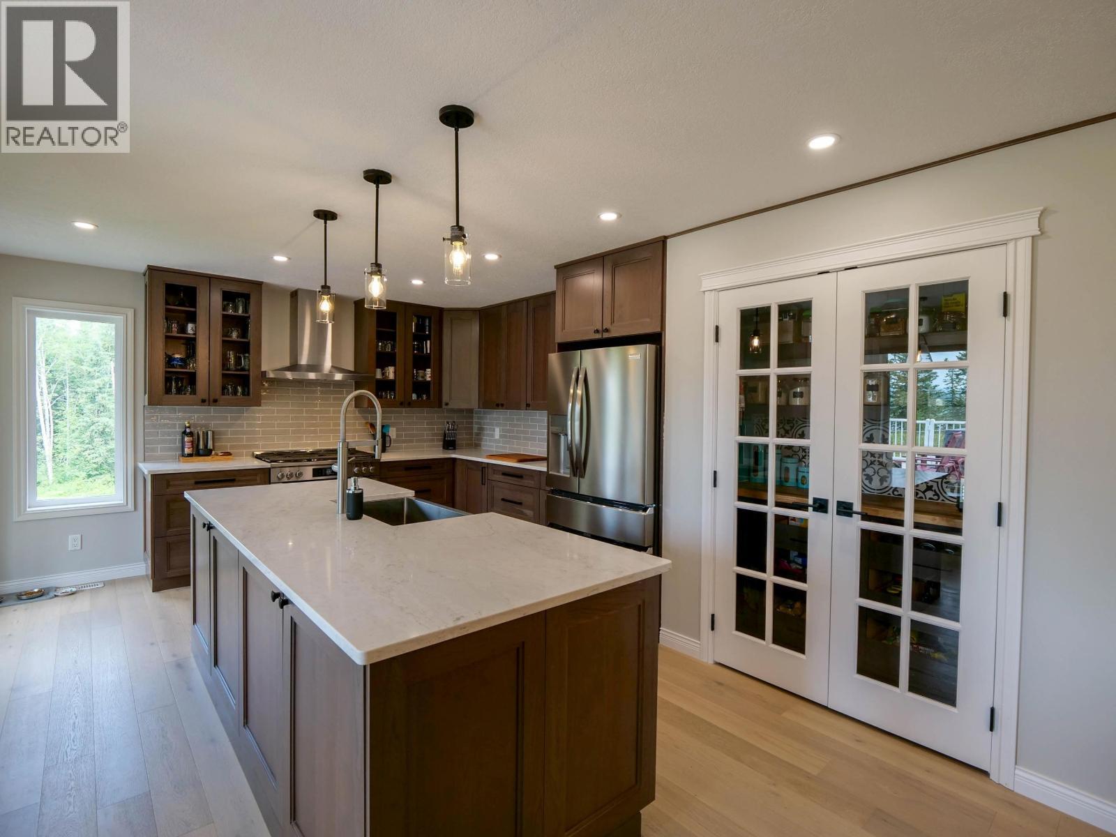 1551 View Drive, Quesnel, BC - Indoor Photo Showing Kitchen