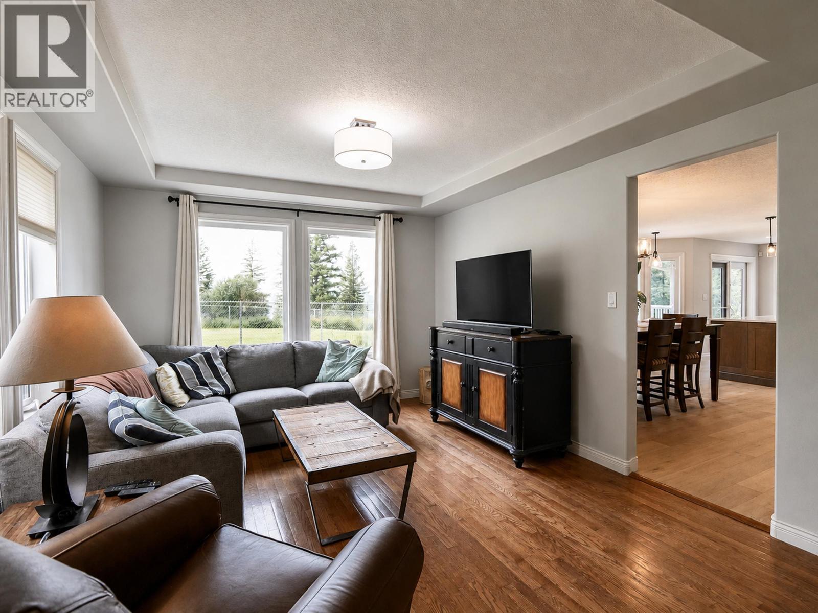1551 View Drive, Quesnel, BC - Indoor Photo Showing Living Room