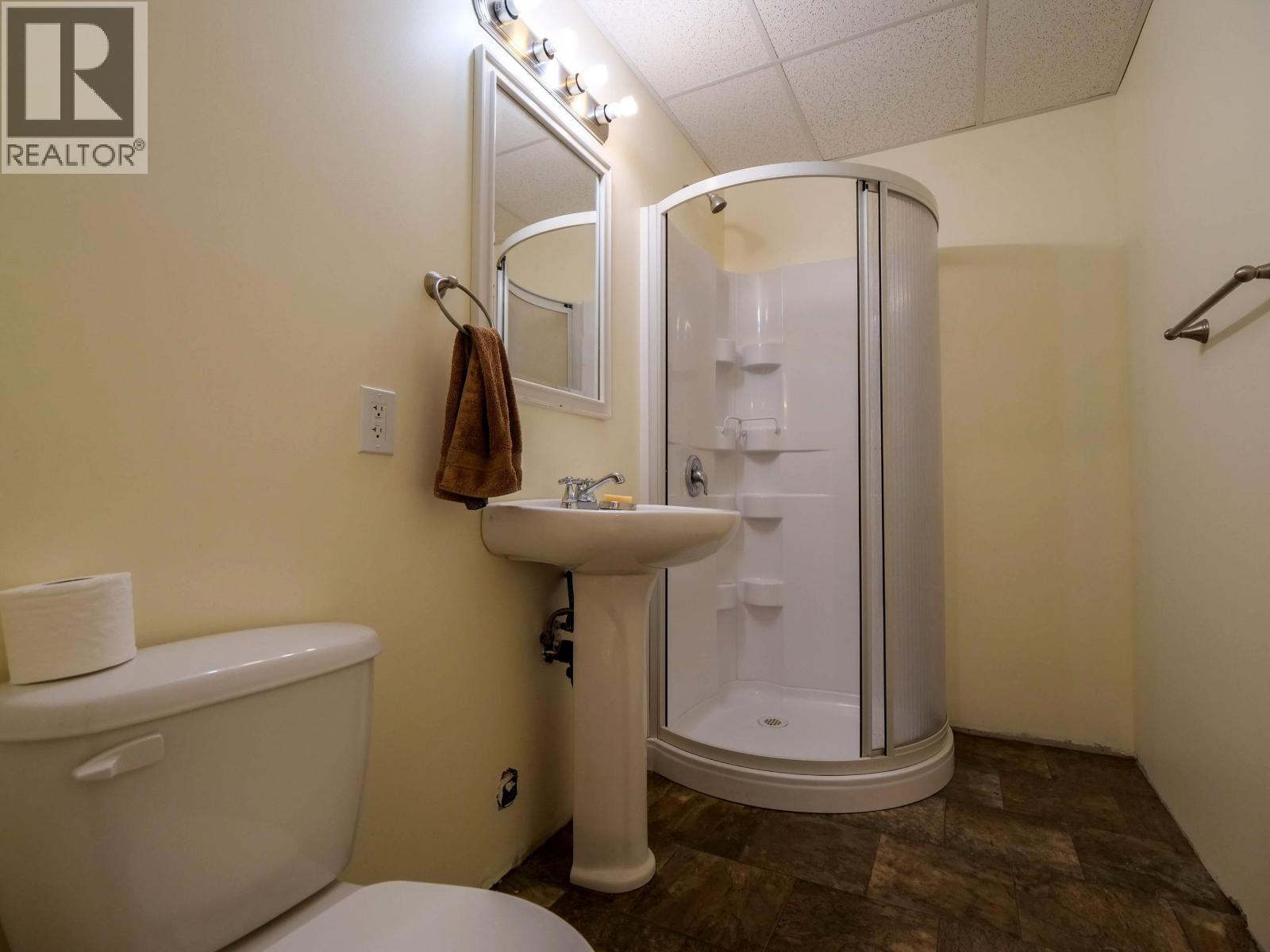 1551 View Drive, Quesnel, BC - Indoor Photo Showing Bathroom