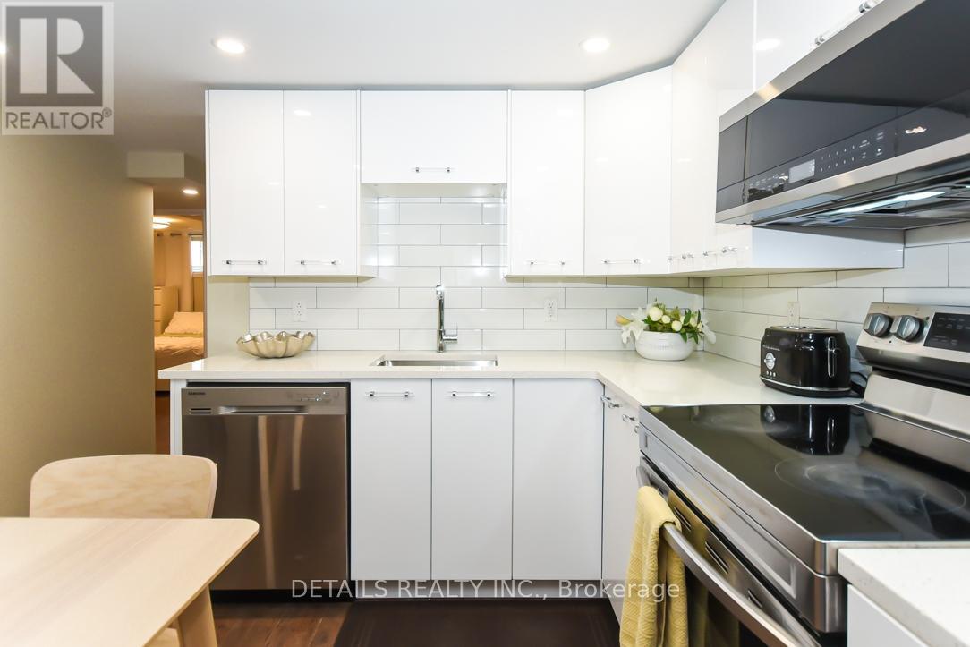 B - 2151 Lambeth Walk, Ottawa, ON - Indoor Photo Showing Kitchen With Upgraded Kitchen