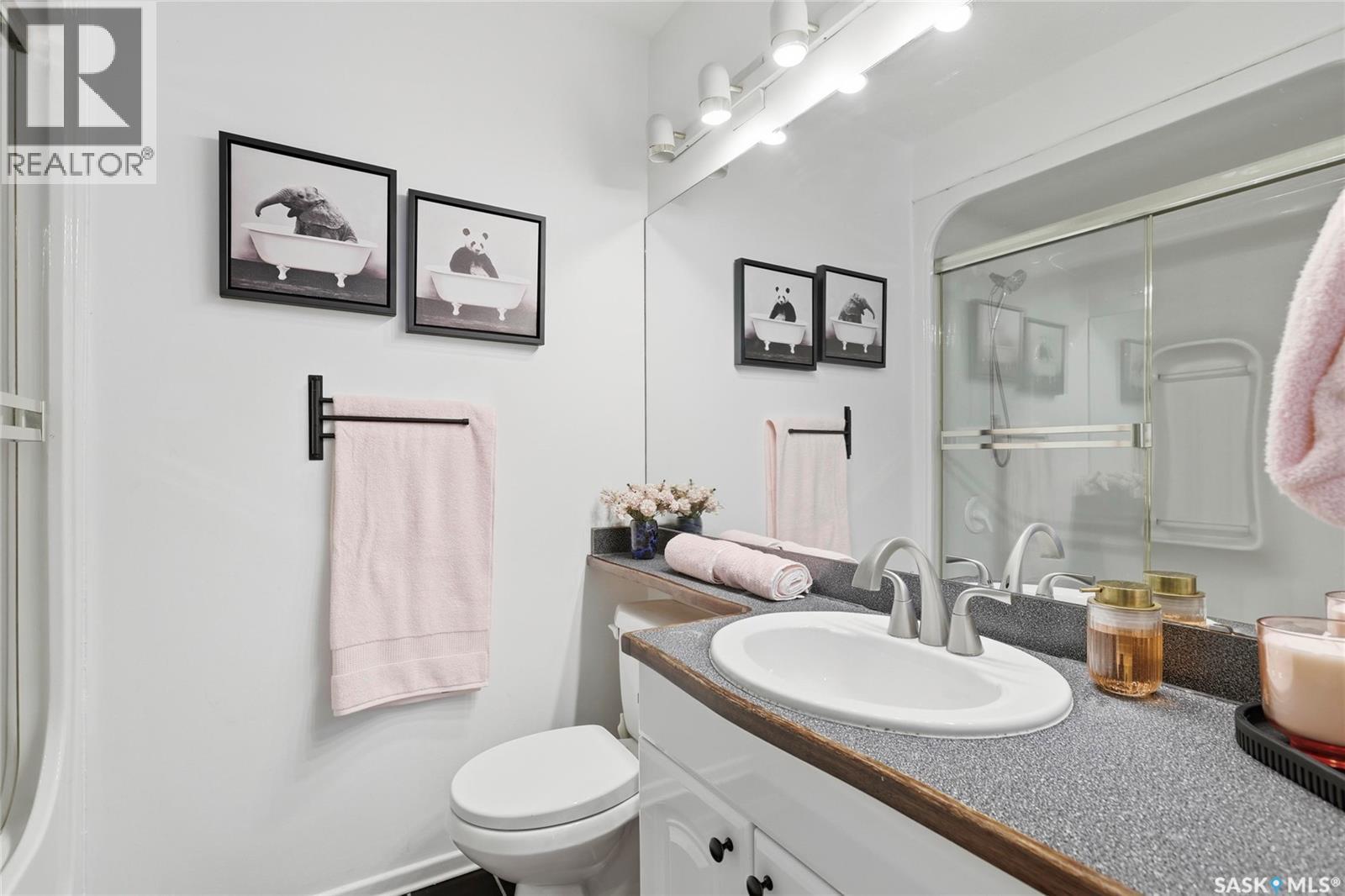 80 Cameron Crescent, Regina, SK - Indoor Photo Showing Bathroom