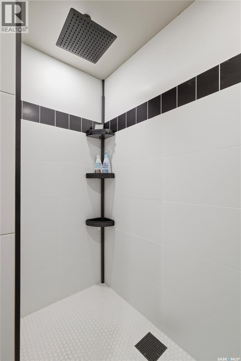80 Cameron Crescent, Regina, SK - Indoor