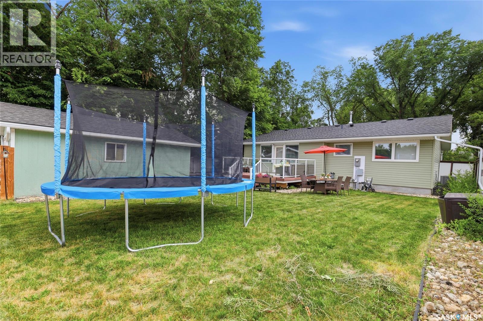 80 Cameron Crescent, Regina, SK - Outdoor