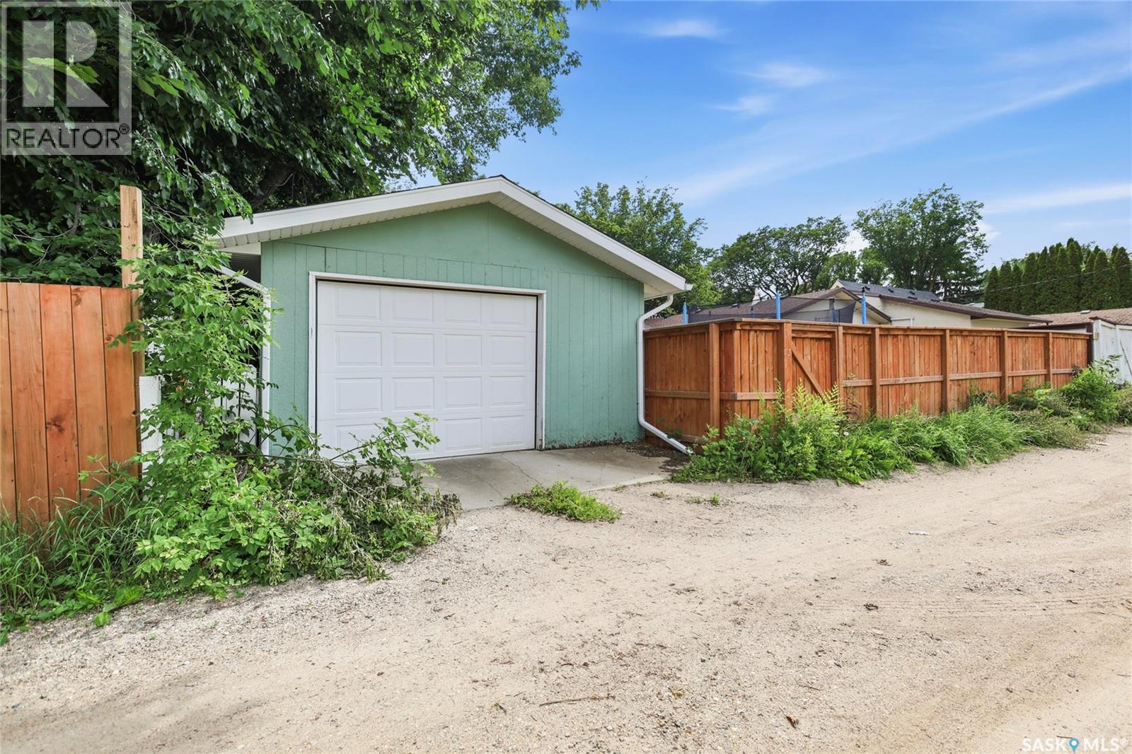 80 Cameron Crescent, Regina, SK - Outdoor