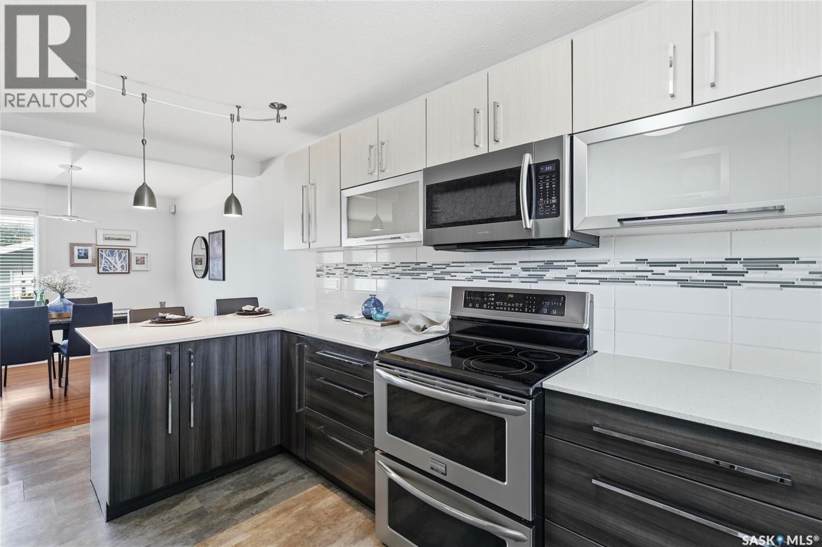 80 Cameron Crescent, Regina, SK - Indoor Photo Showing Kitchen With Upgraded Kitchen