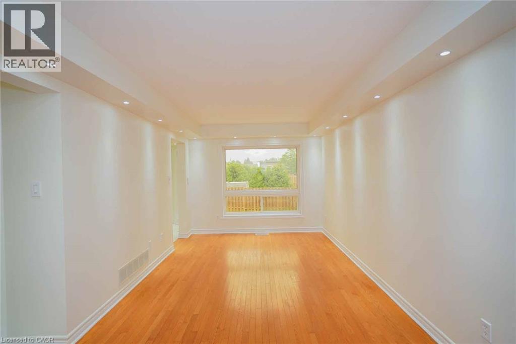 18 Heritage Drive, Guelph, ON - Indoor Photo Showing Other Room